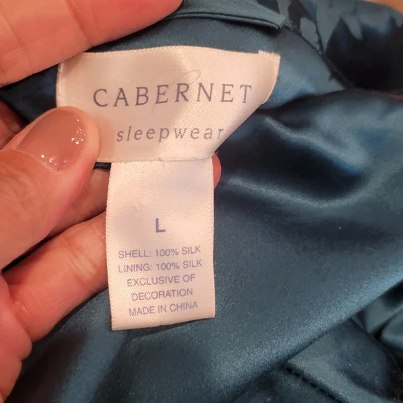 Cabernet Green 100% Silk Sleepwear Robe - Picture 3 of 5